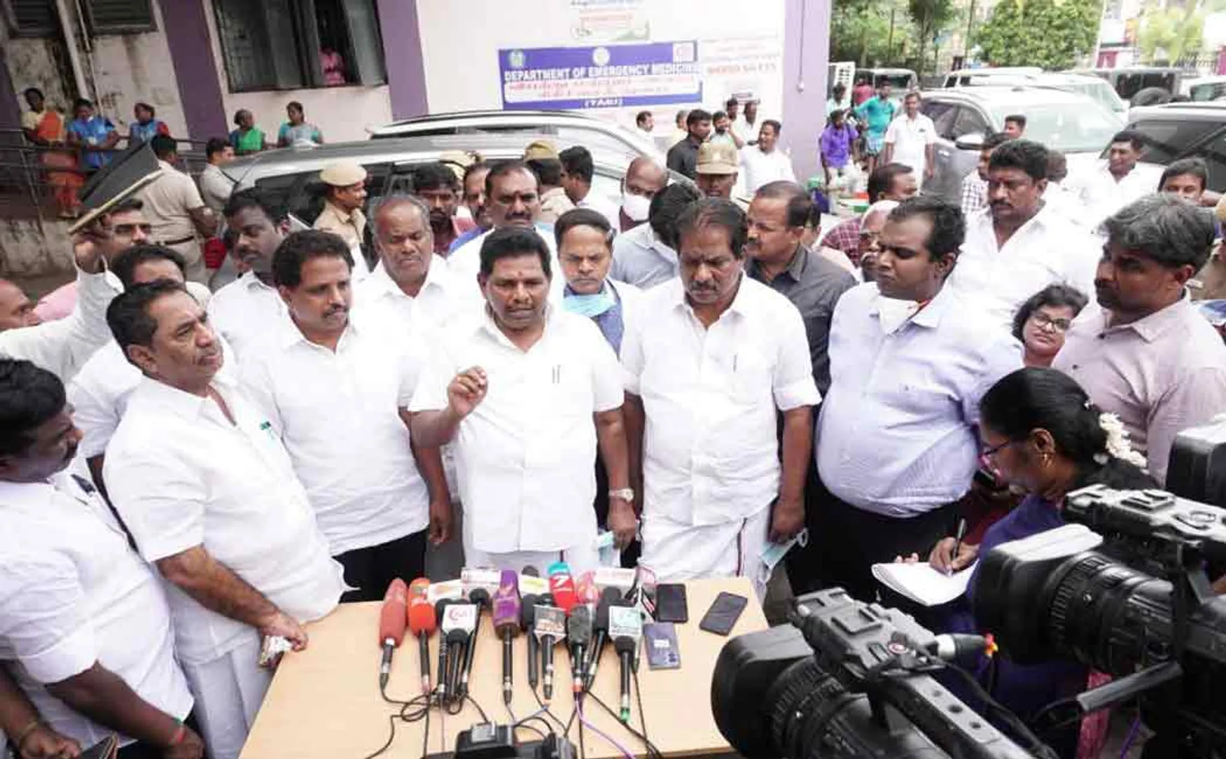 Indian Navy shot Tamil Nadu fisherman; Ministers who went in person