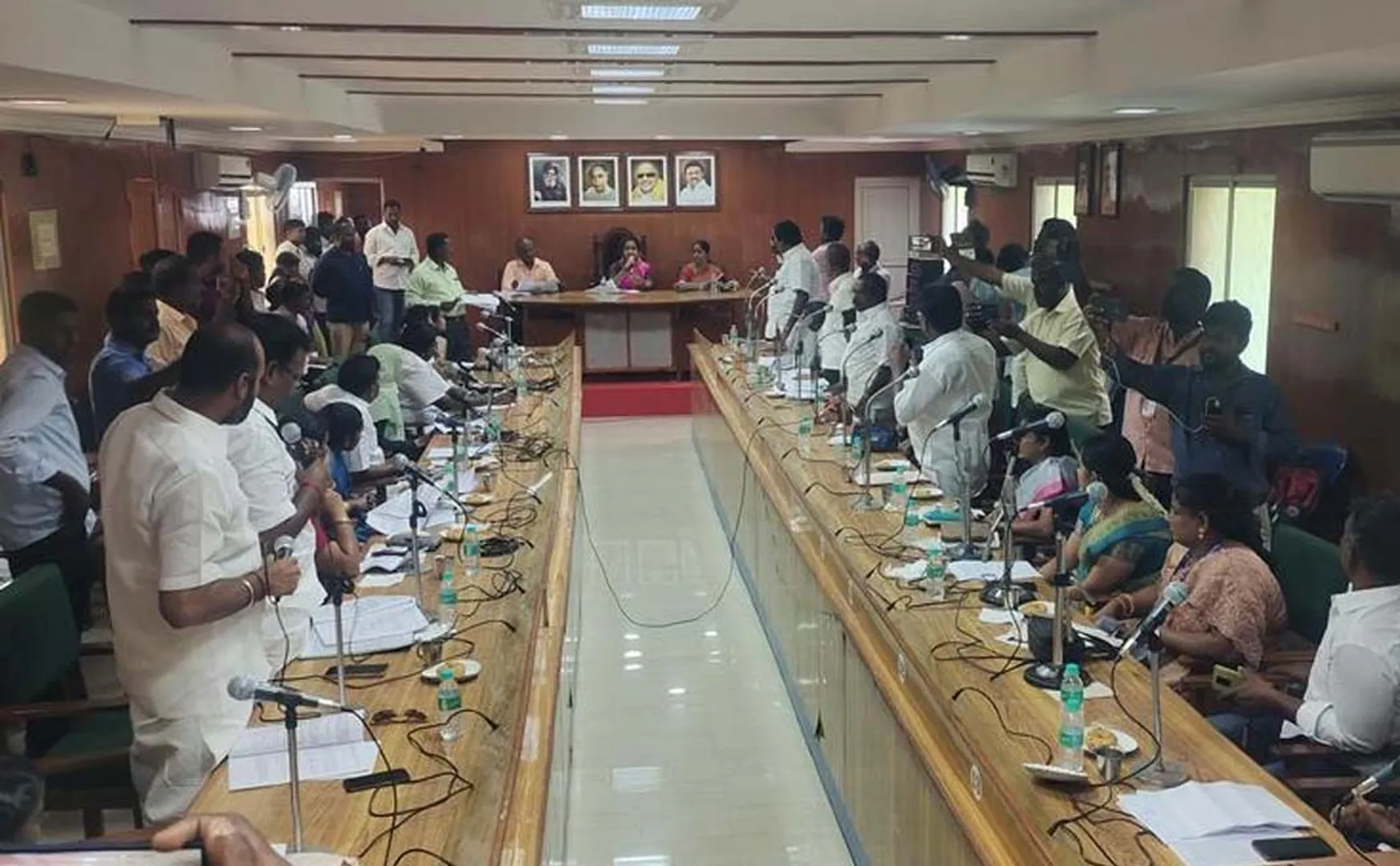 Opposition members struggle at a meeting held in Vriddhachalam