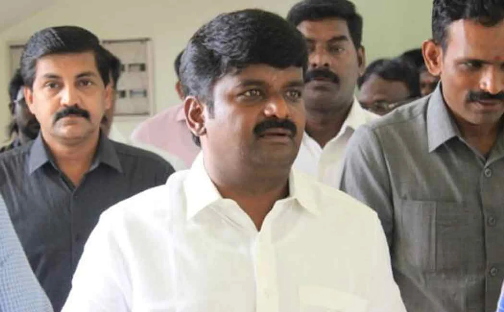 Former minister vijayabaskar addressed press about arumugasamy commission 