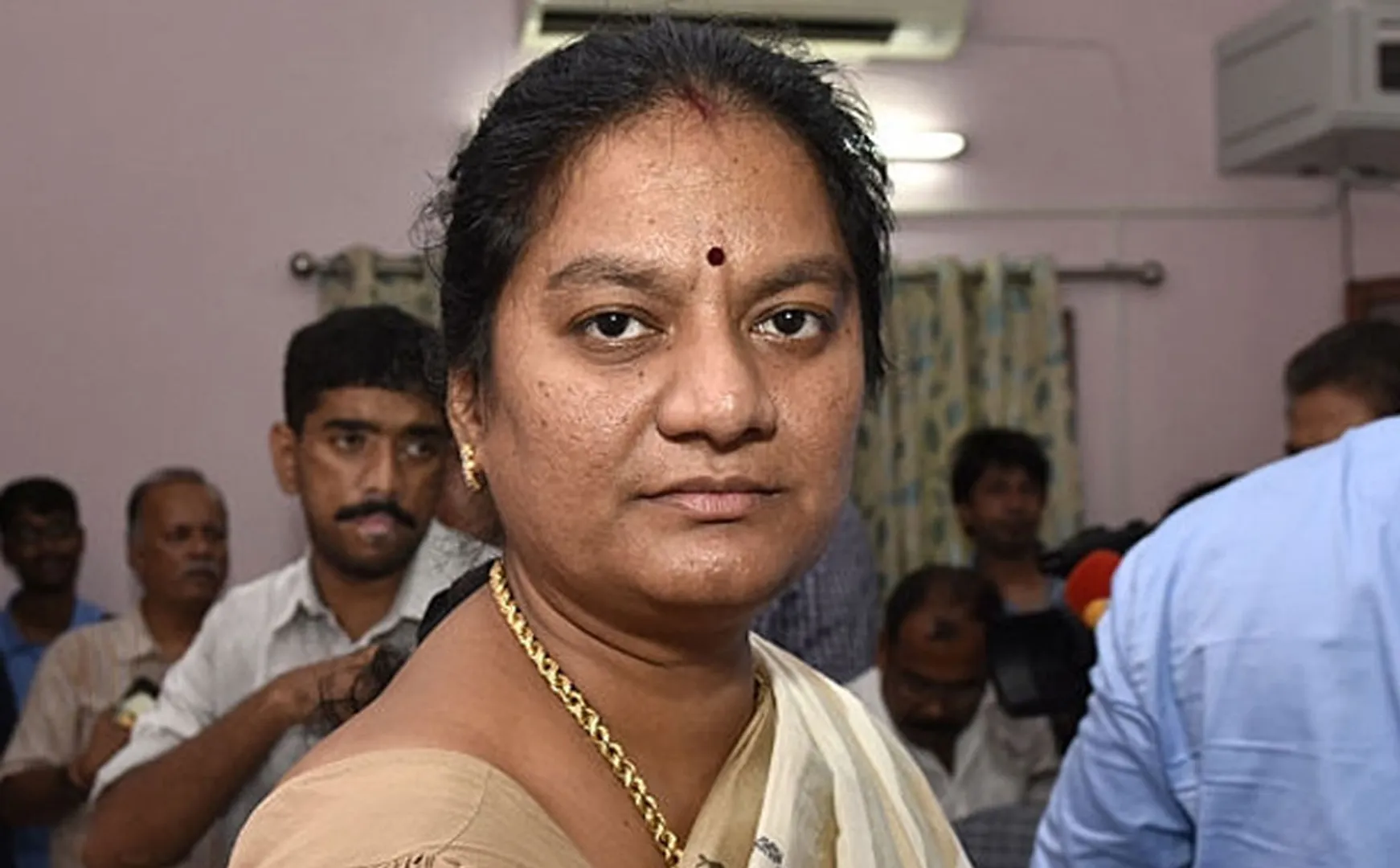 Officials vacate and seal Sasikala Pushpa government residence Delhi