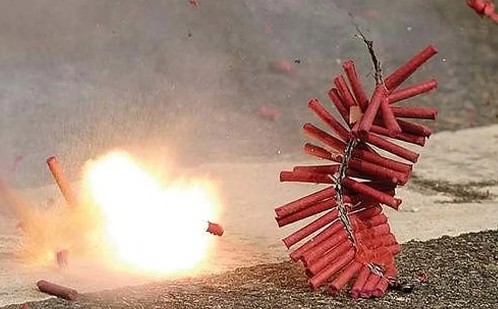 clash between two parties over issue bursting firecrackers Villupuram