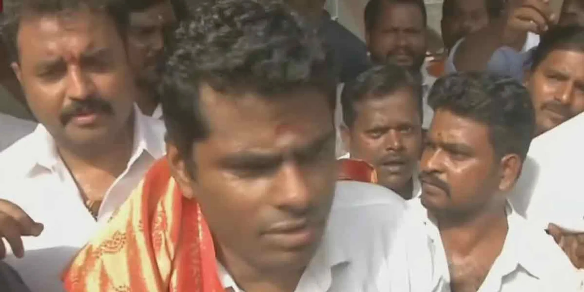 journalists like a monkey jumping on a tree;Journalists' forum condemns Annamalai