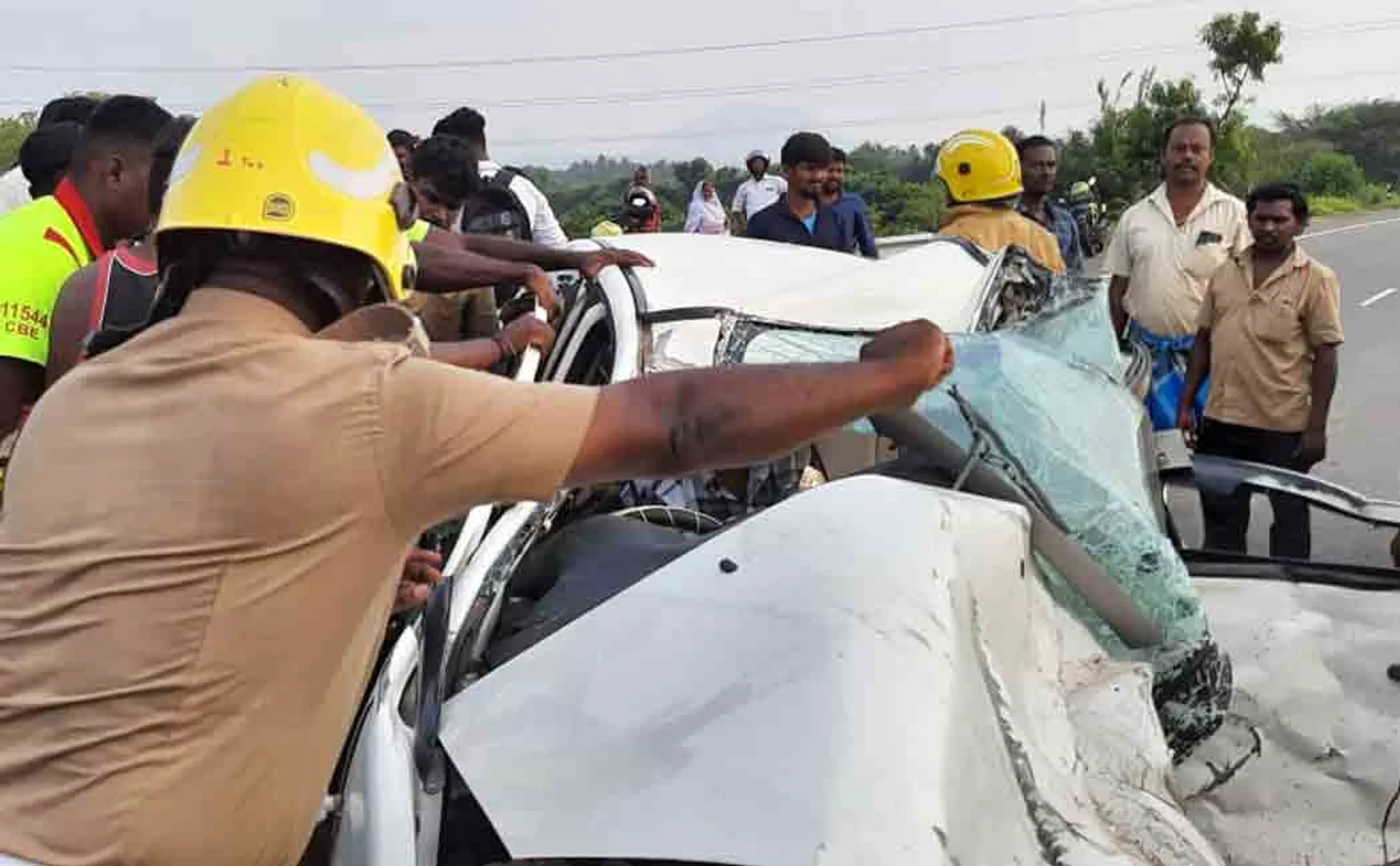 Accident in trichy highways four passed away include two kids 