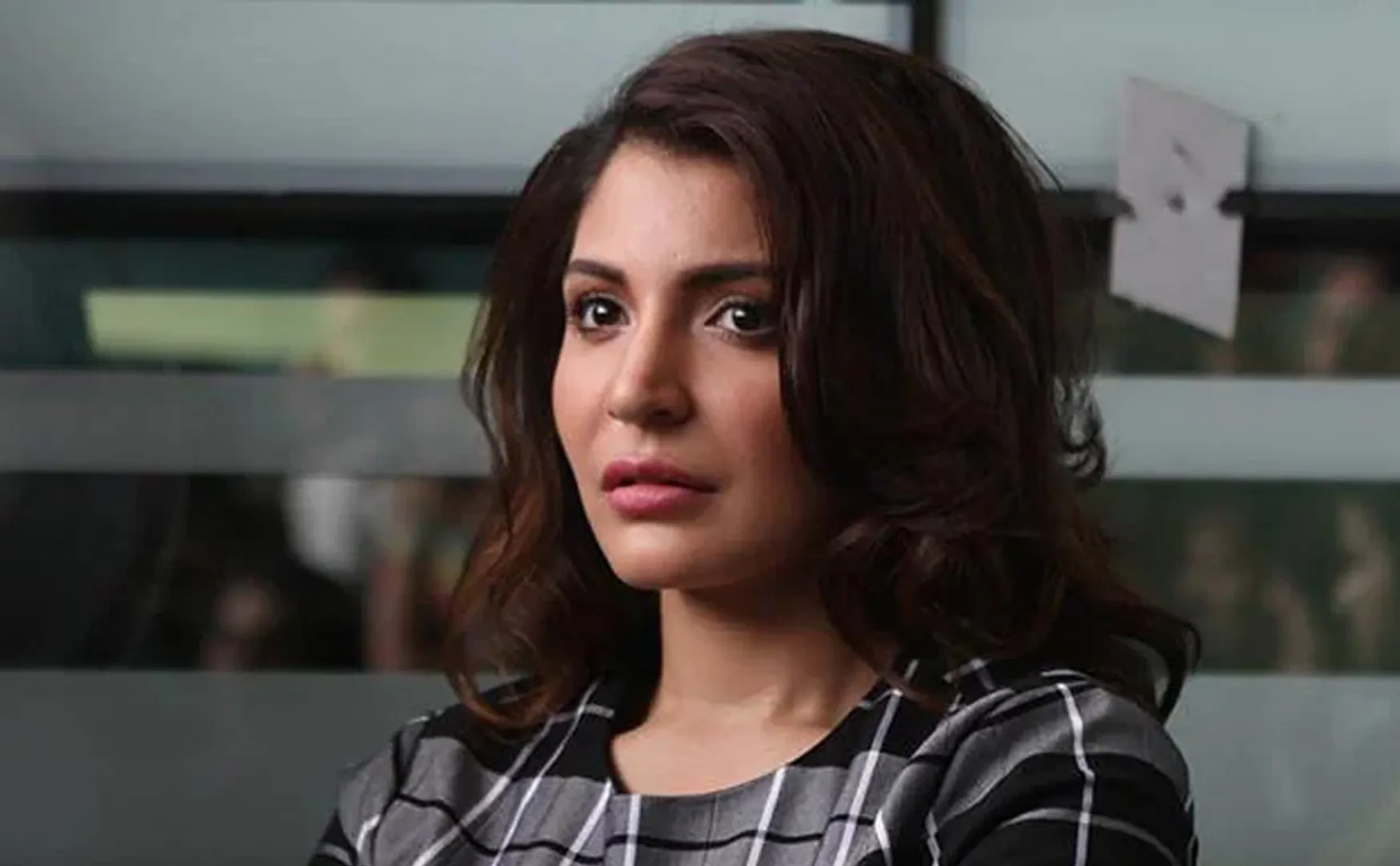 Anushka Sharma reacts after fan leaks video of Virat Kohli's room