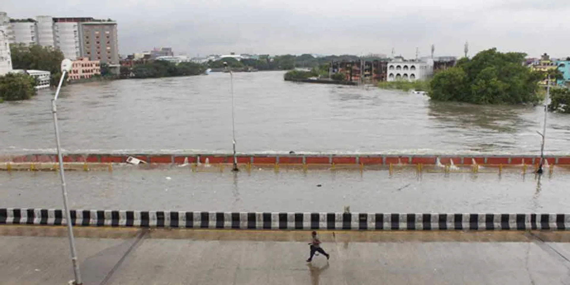  Continued heavy rains; overflowing lakes in Thiruvallur