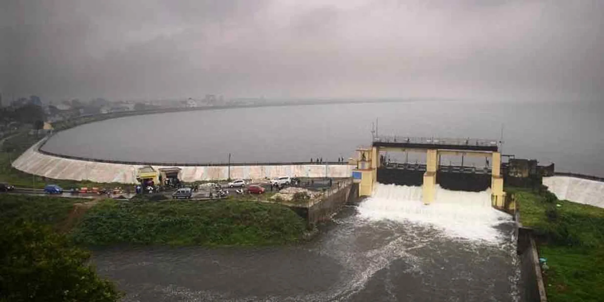 Continued heavy rains; Water opening in the Puzhal lake