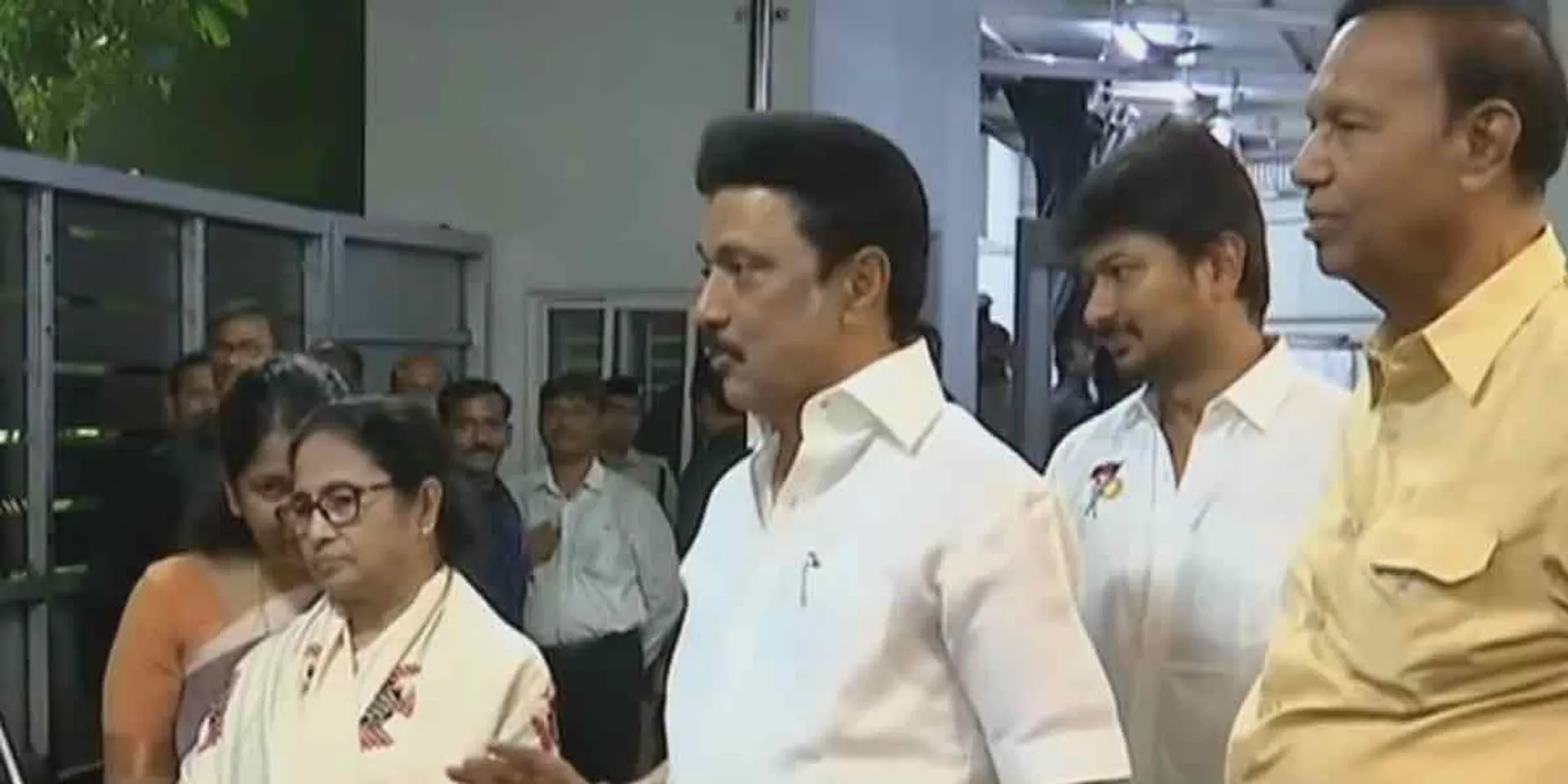West Bengal Chief Minister Mamata has a surprise meeting with Tamil Nadu Chief Minister