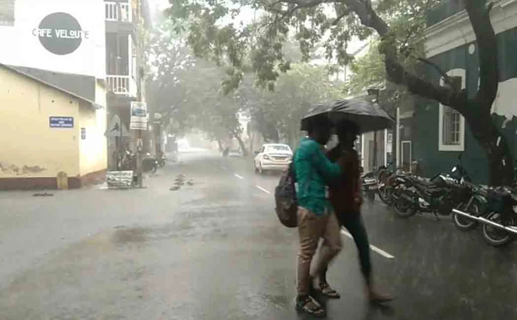 Normal life affected by heavy rain in Puducherry!