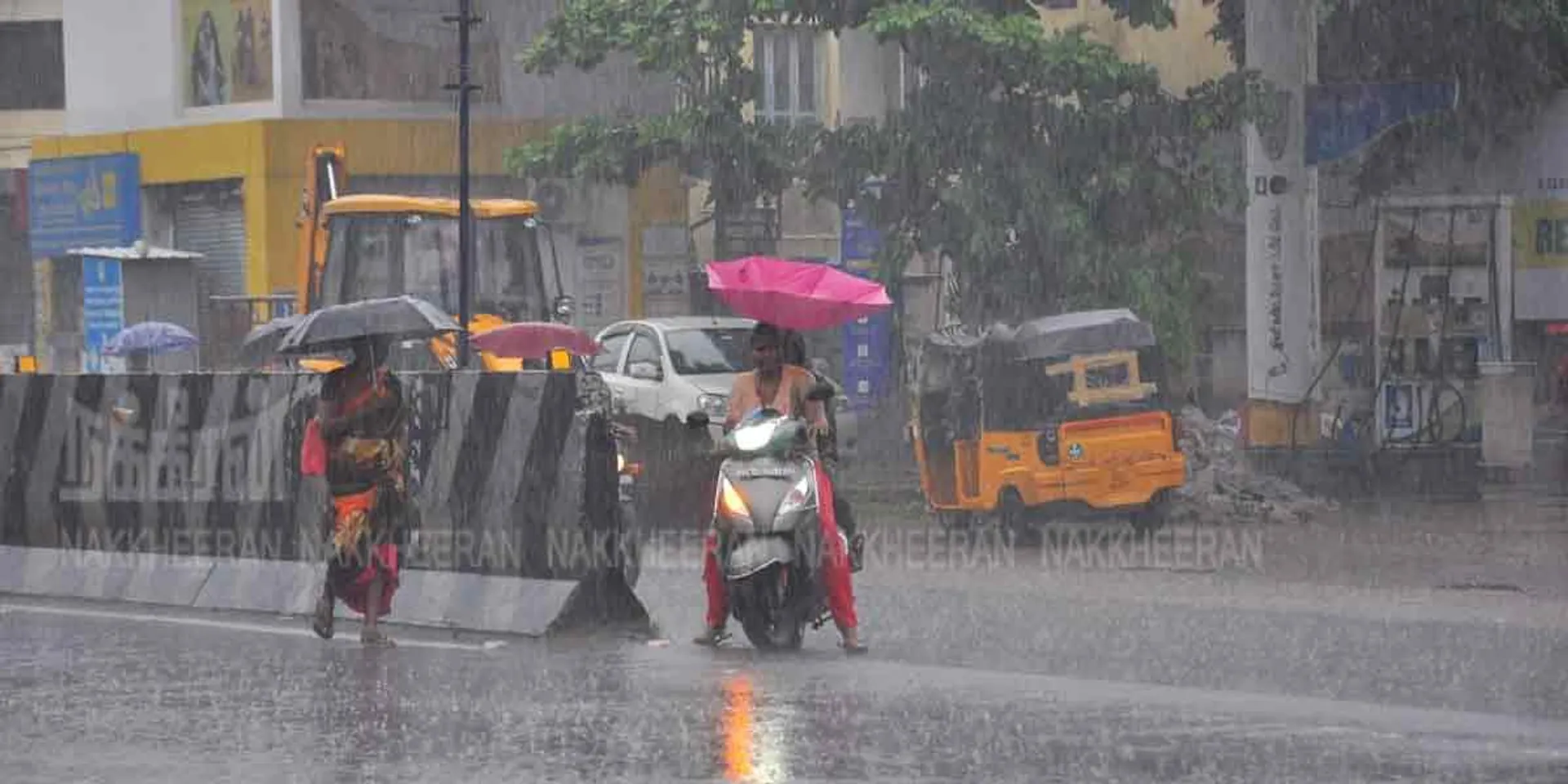  Heavy rain in 30 districts in next three hours