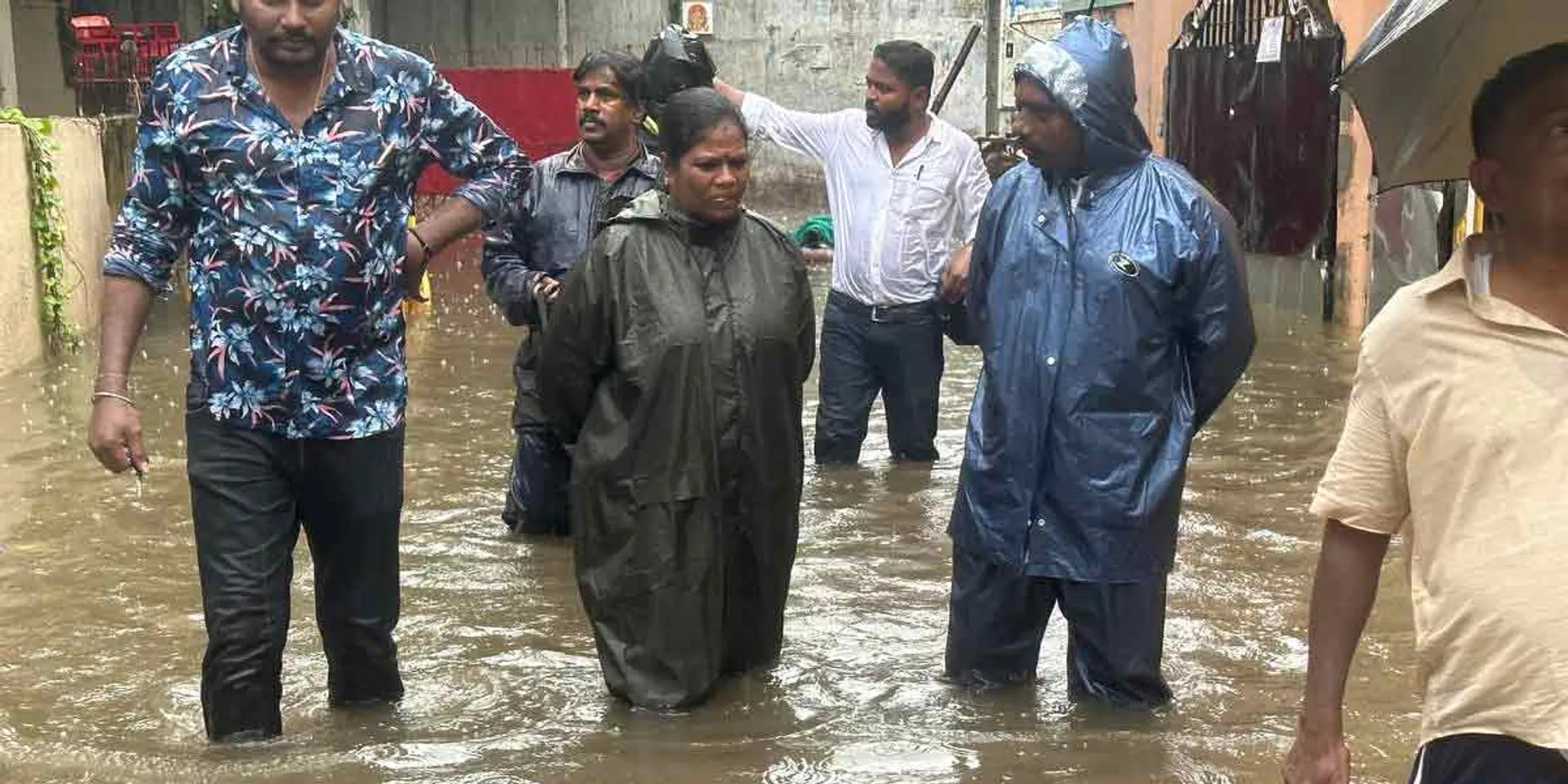 "I admire you Ratna" - MP Kanimozhi praised the woman councillor