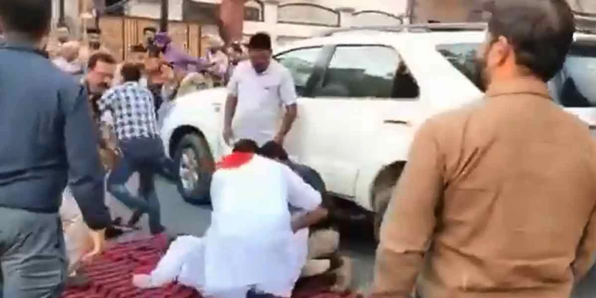 Shiv Sena leader shot ; excitement