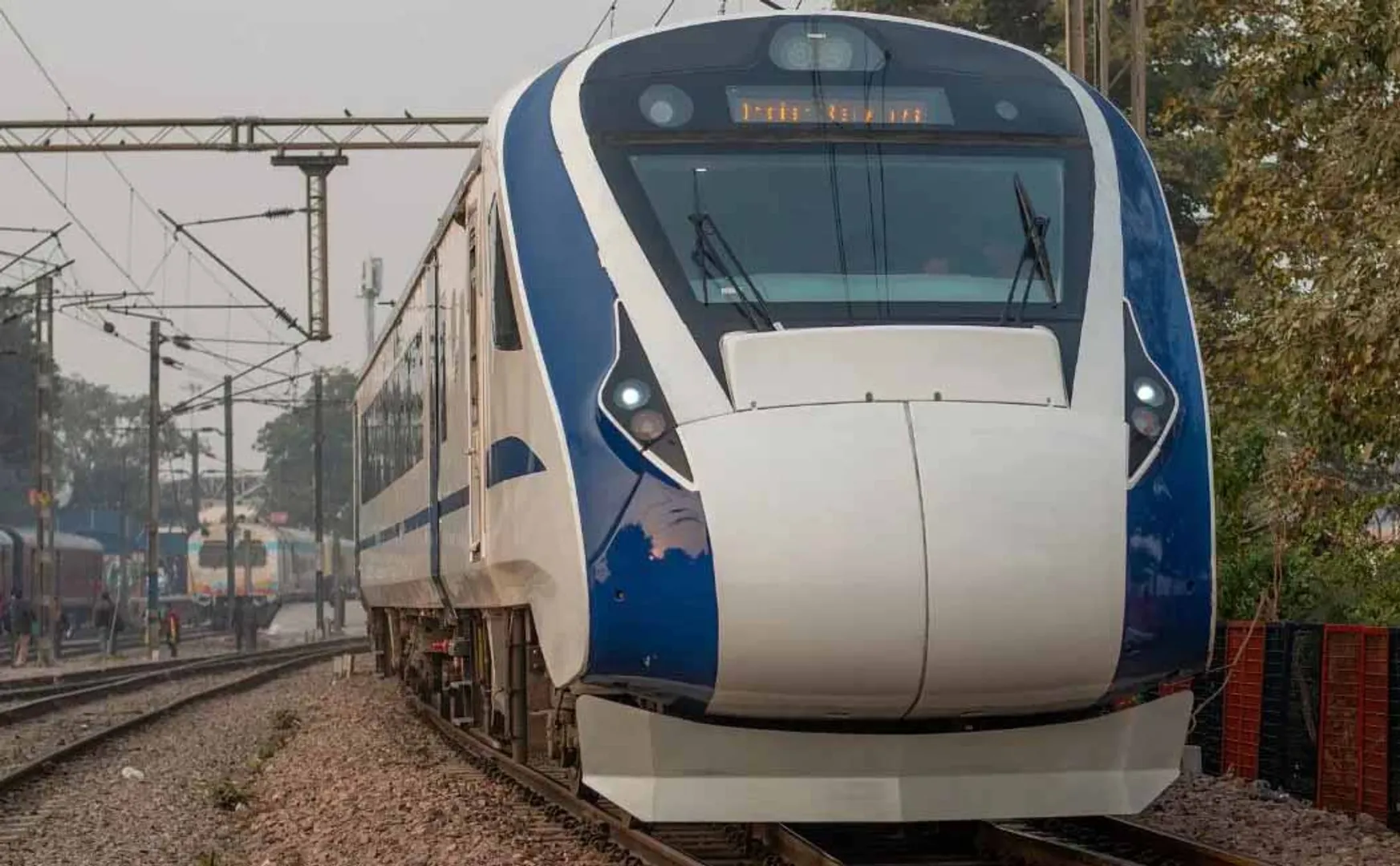 'Vandebharat' train departed from Chennai to Mysore!