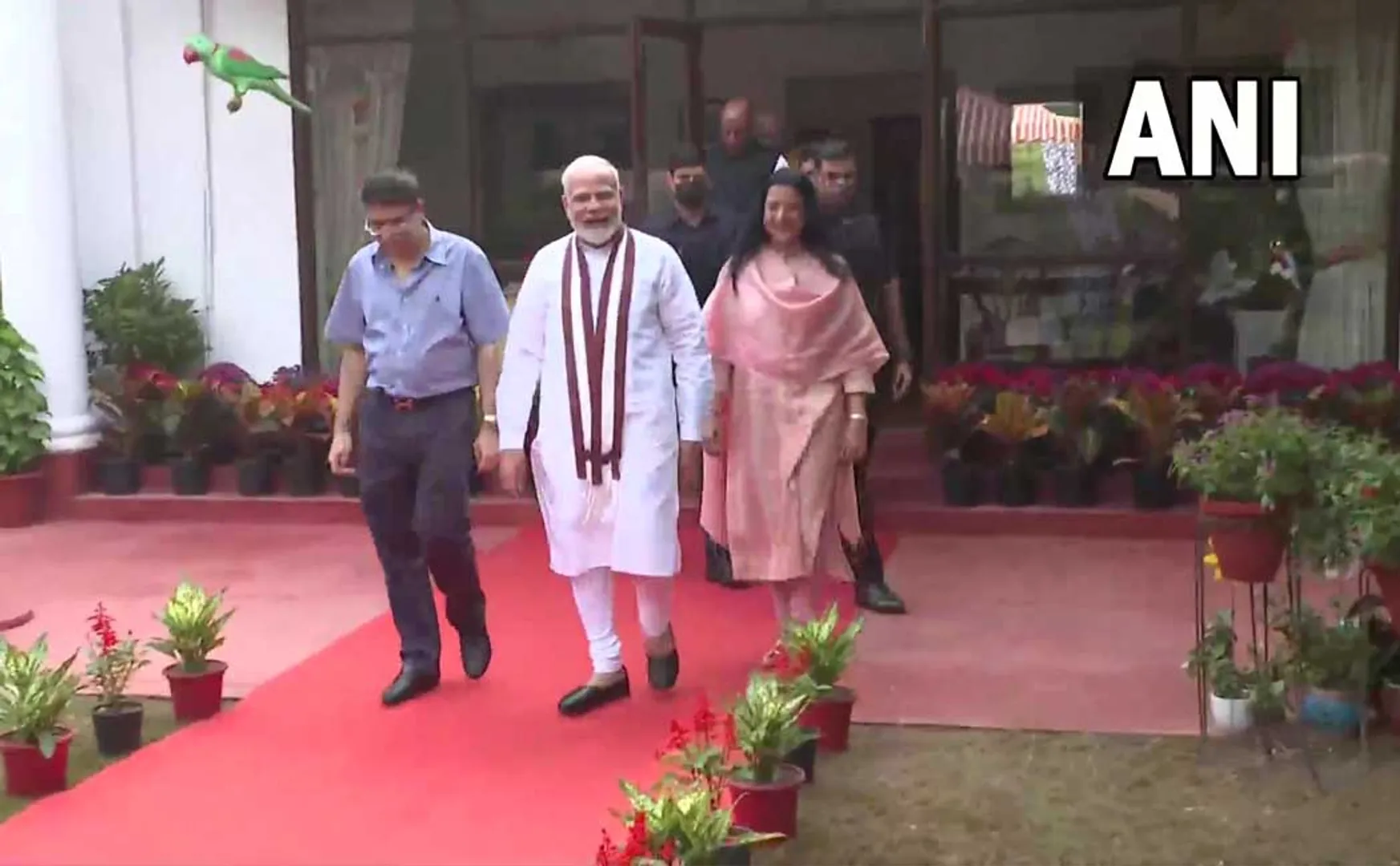 Prime Minister Narendra Modi impressed Advani! (pictures)