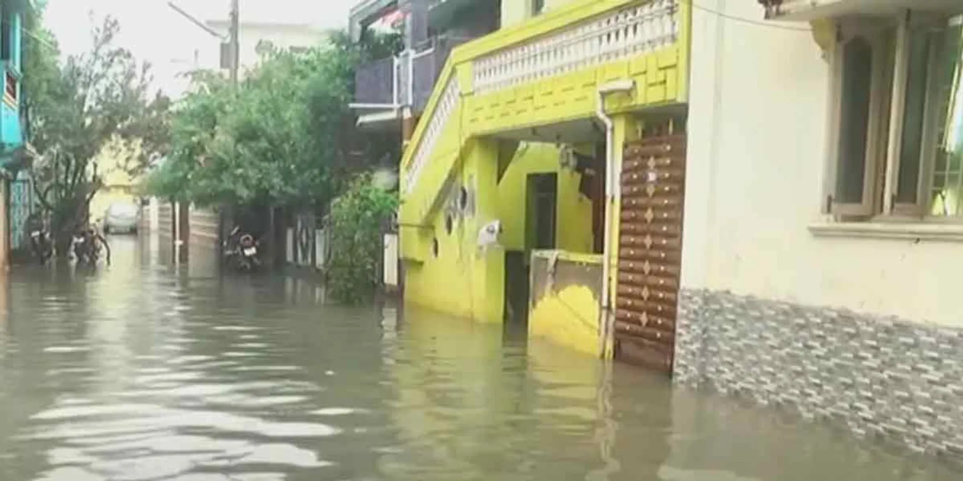  Rain water enters residences in Puducherry; people suffer