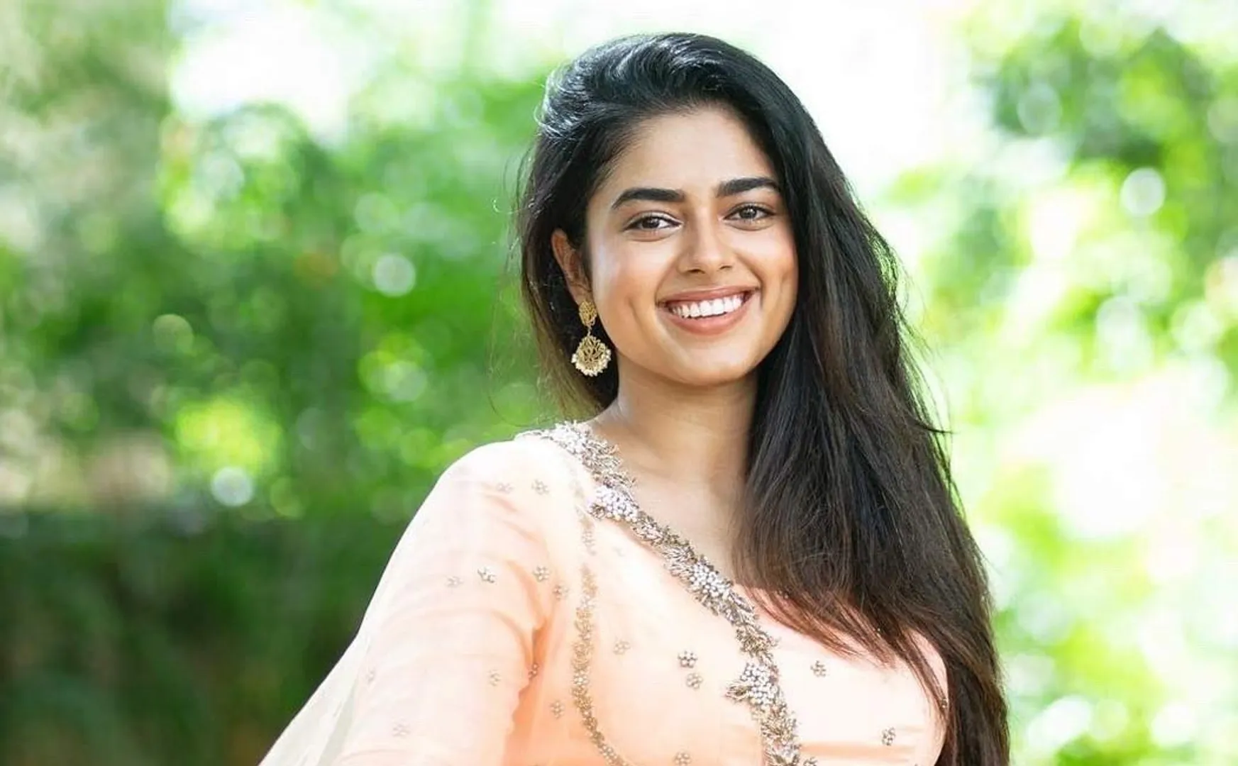siddhi idnani meets old age home peoples 