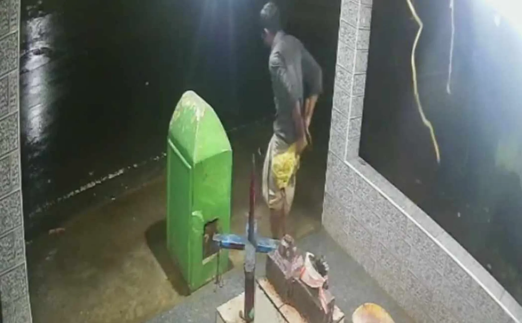 Mysterious person who stolen at temple 