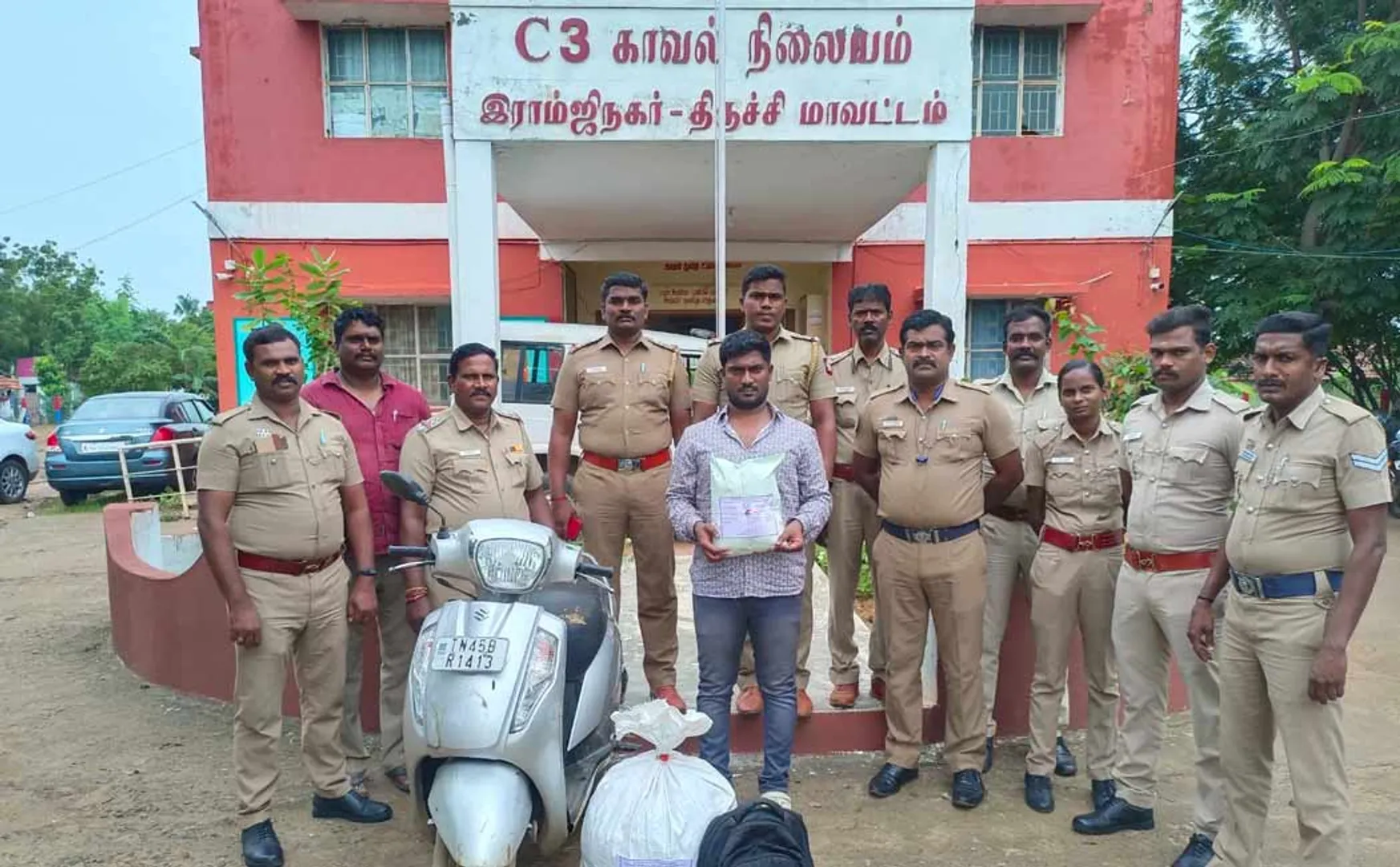 The absconding criminal caught in the vehicle inspection!