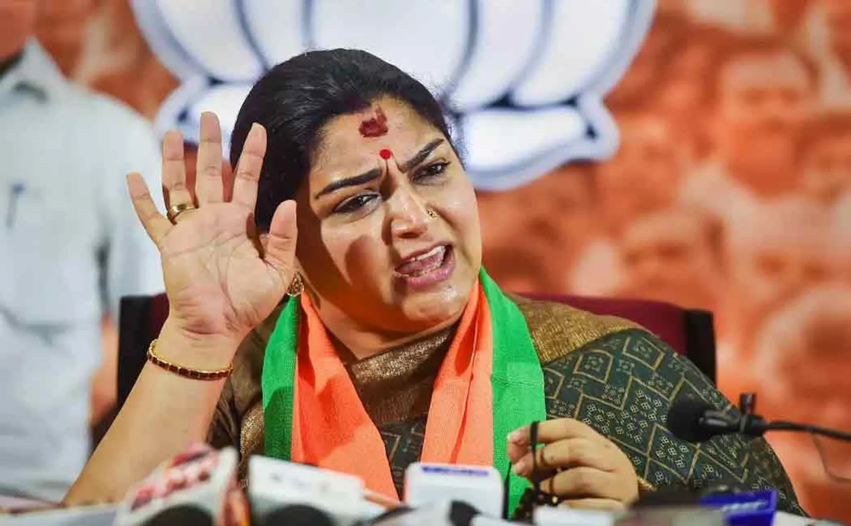  “People know how much ministers earn” Khushboo