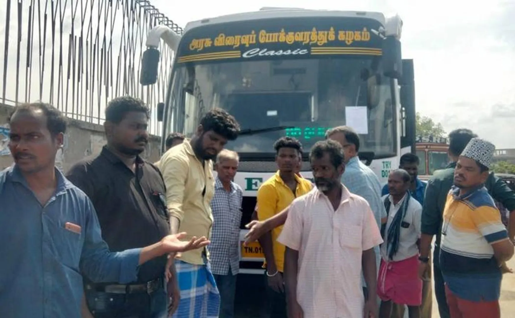 Government bus impounded for non-payment compensation accident case