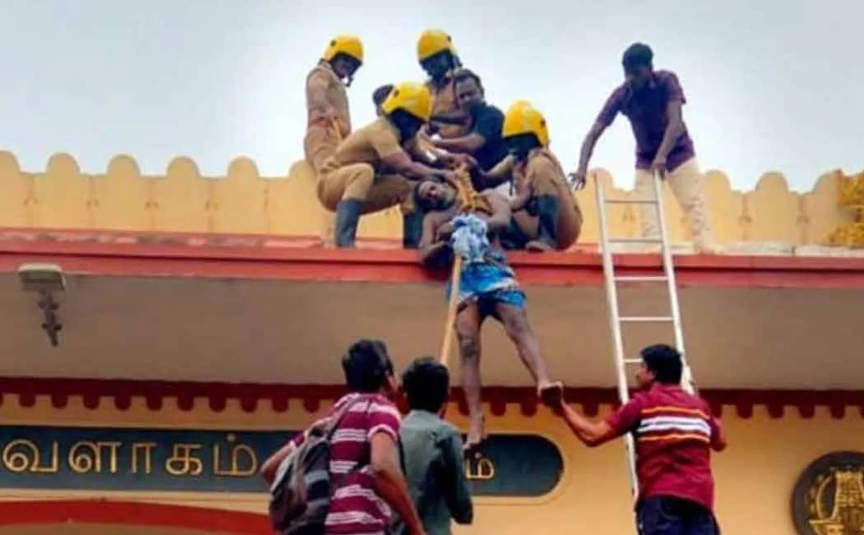Person made struggle in court 