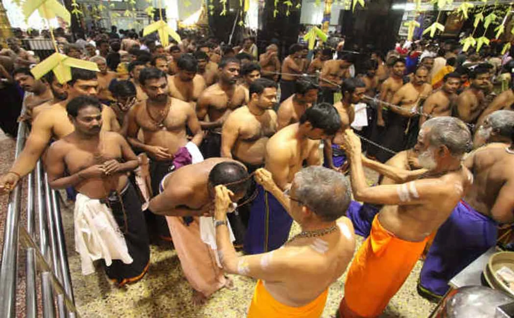 Irumudi bandage to Sabarimala; On the first day of Karthika, Ayyappa devotees start fasting by wearing garlands