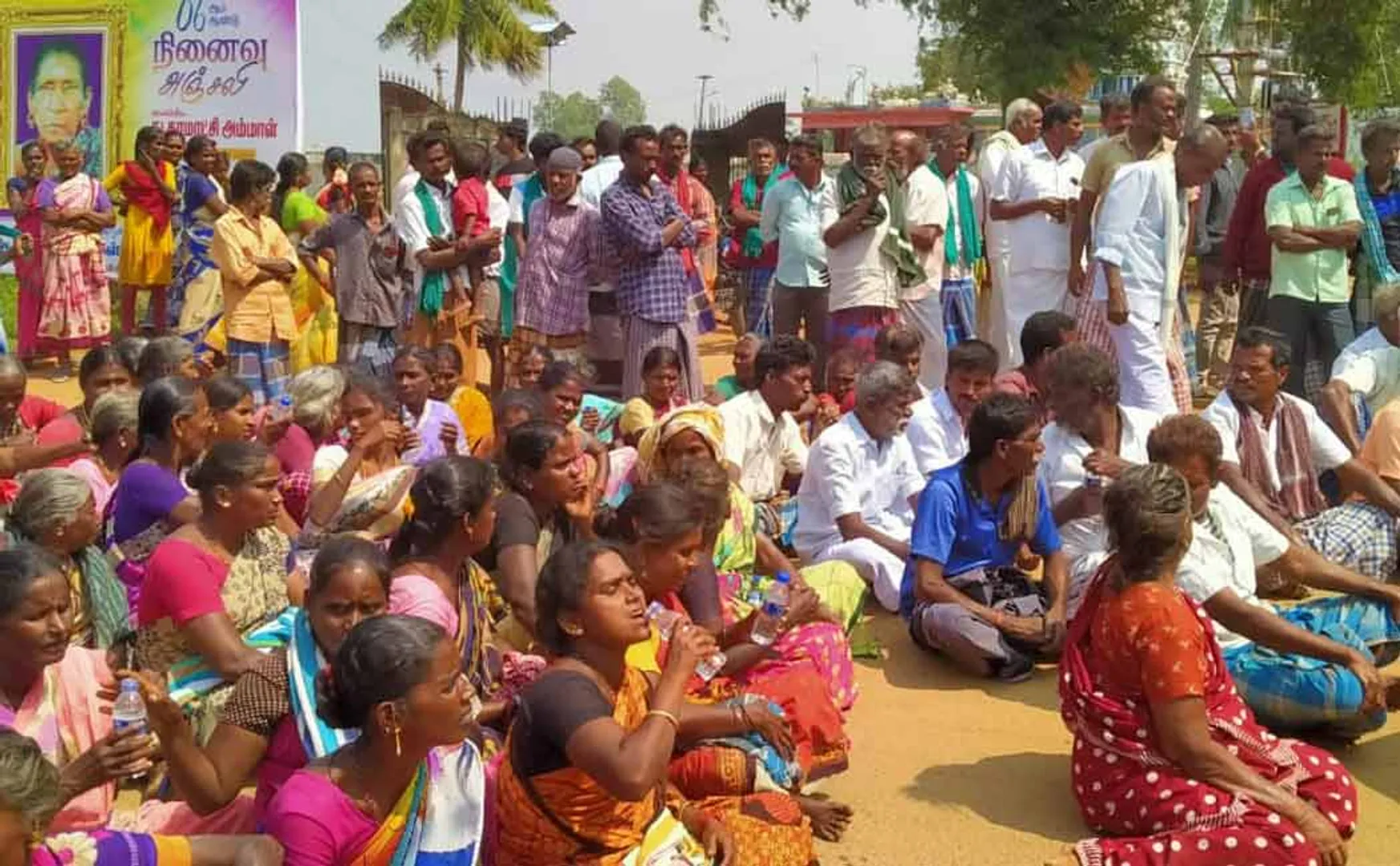 Killanur Village people who participated in the road blockade