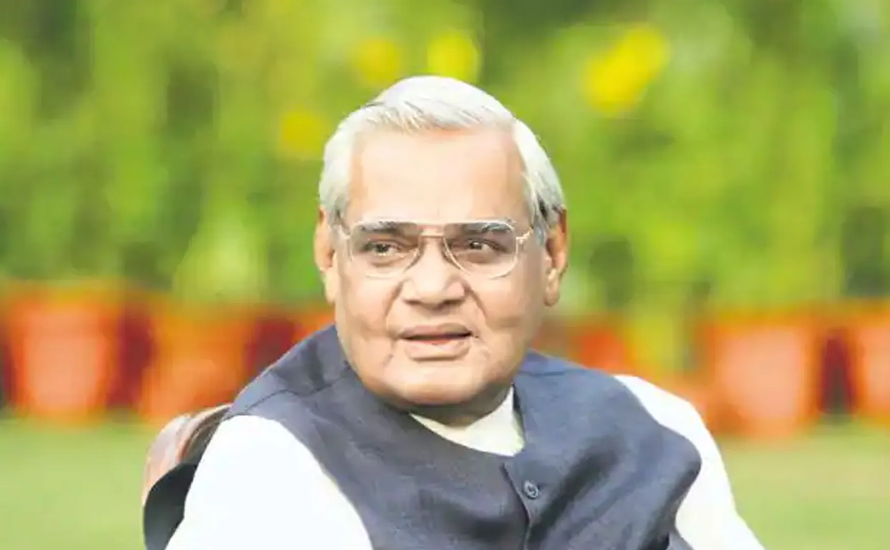 pankaj tripathi is play lead role in vajpayee biopic