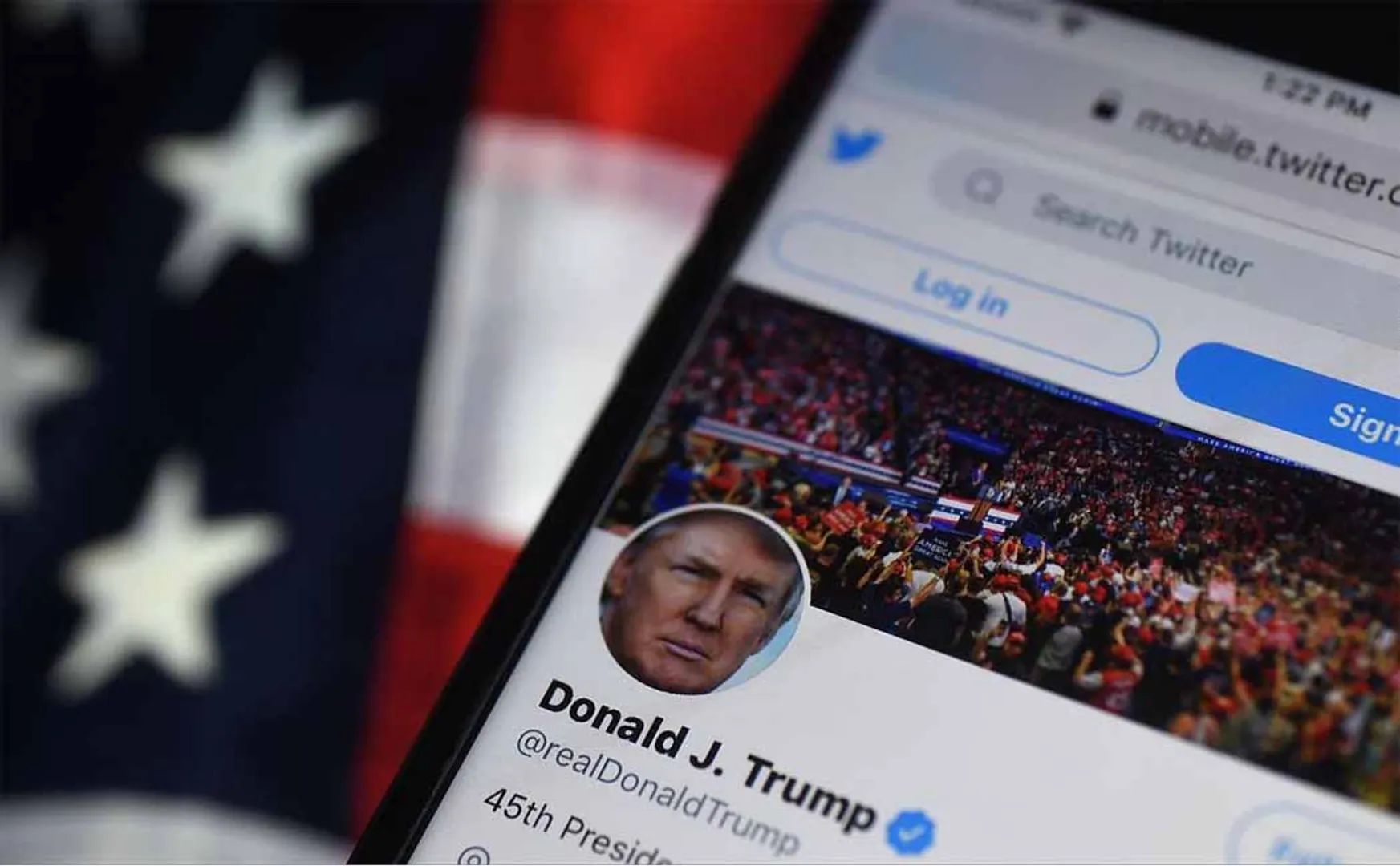 Trump's Twitter account is back in action!