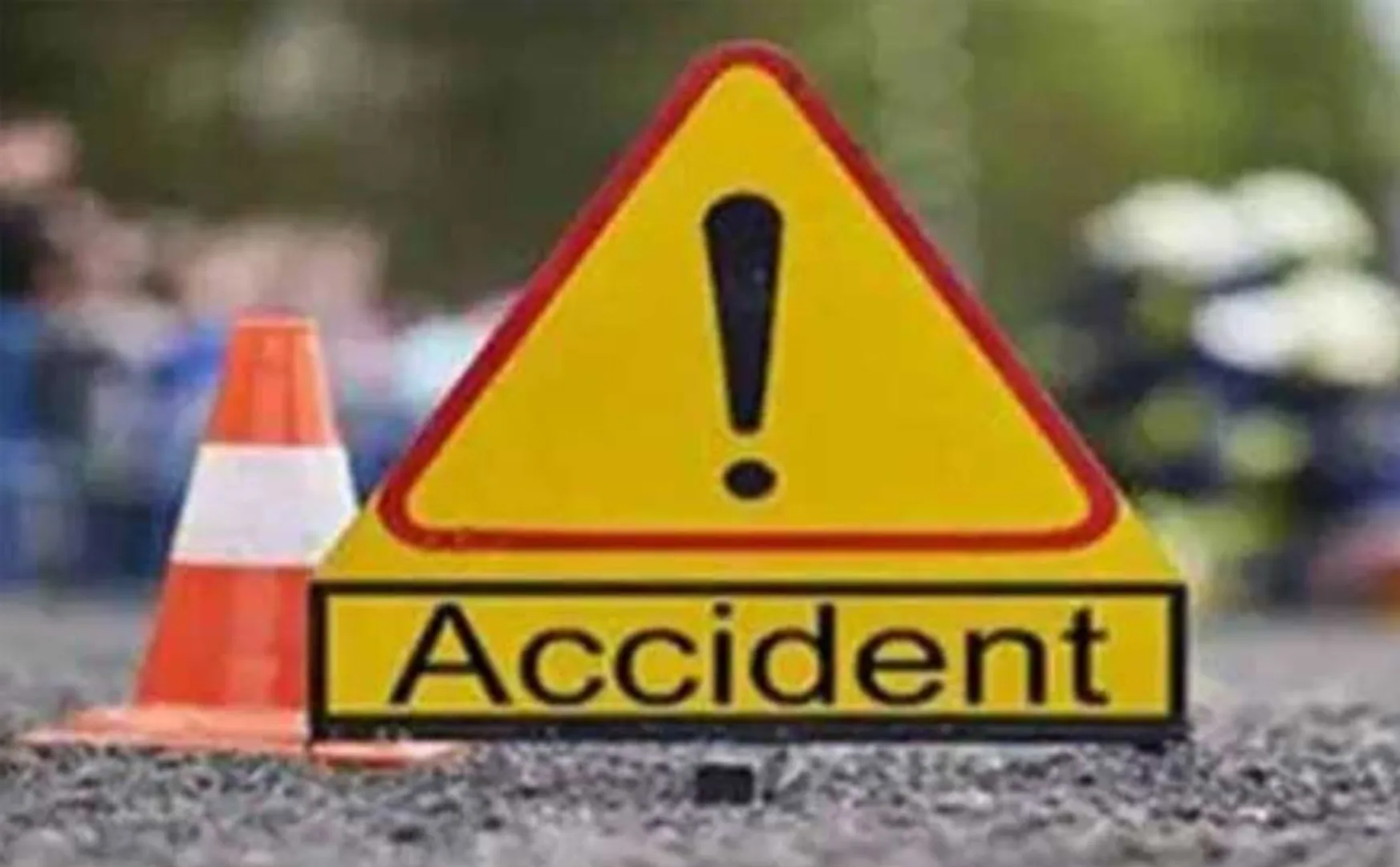 Car overturned accident in Irunalur river