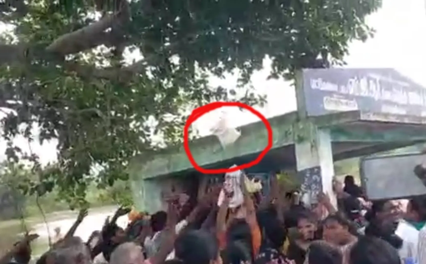 AMMK relief materials affected people has come under criticism