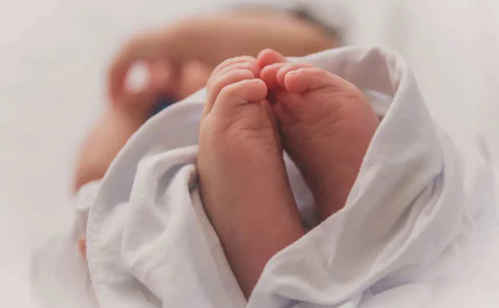 mother who gave birth to three children in one birth