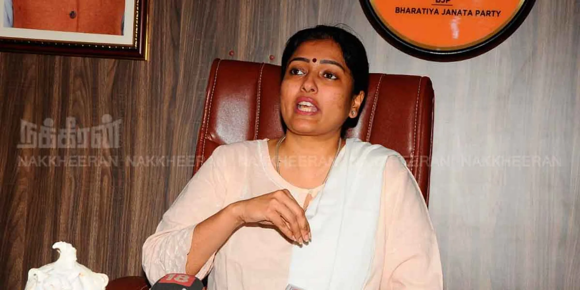  "Me and Sasikala Pushpa are the same character; I will retaliate'' - Gayathri Raghuram raves