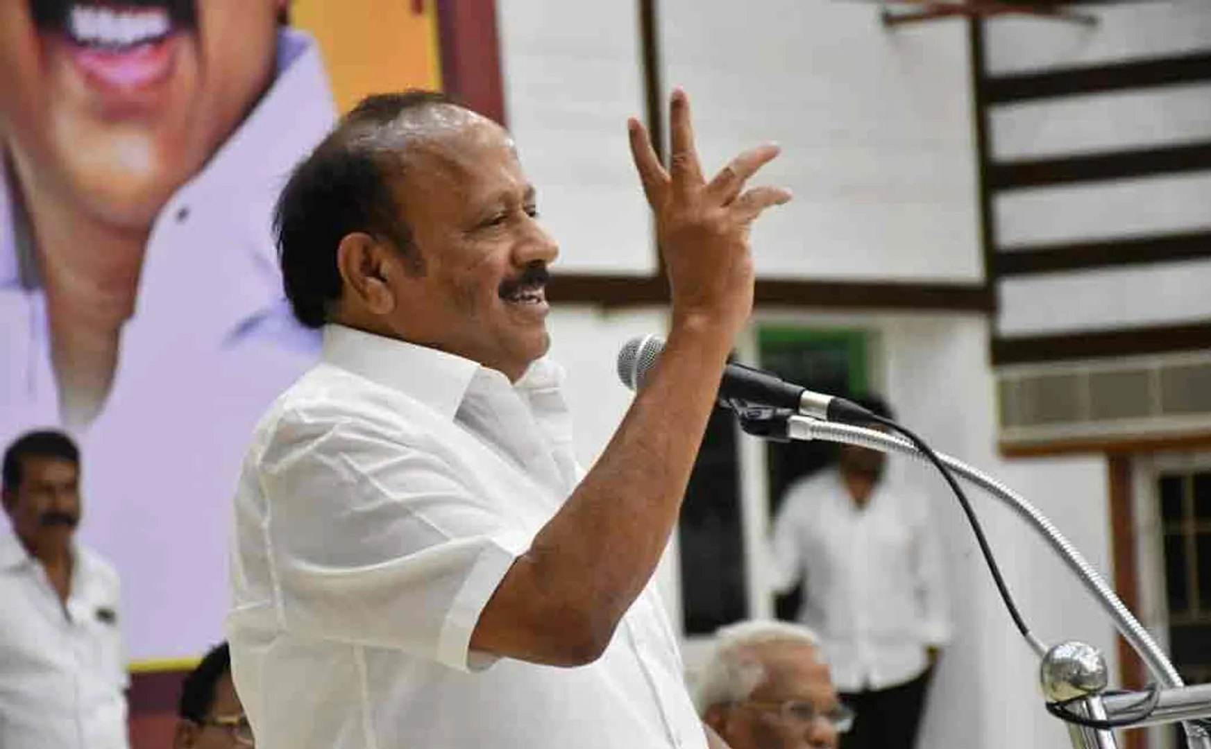 "You should respect the party members." Minister's instruction to DMK