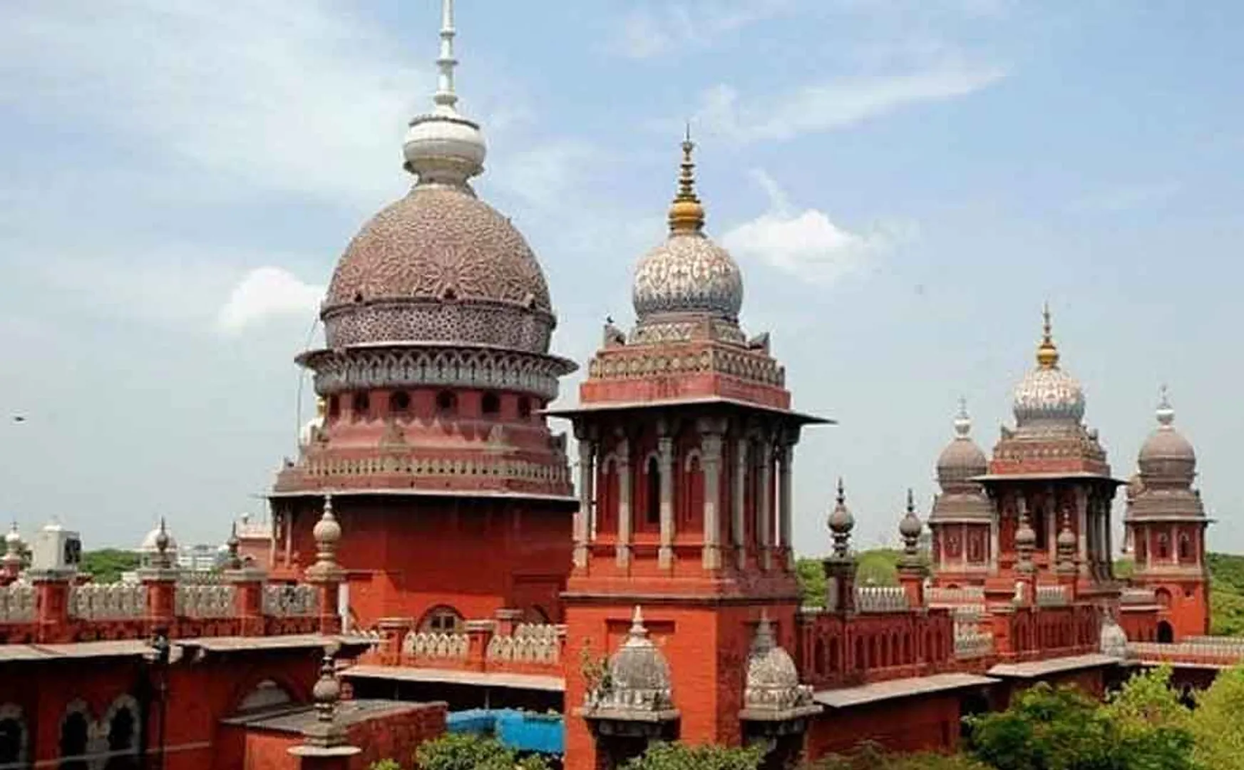 The judge apologized for the lawyer's rude interrogation