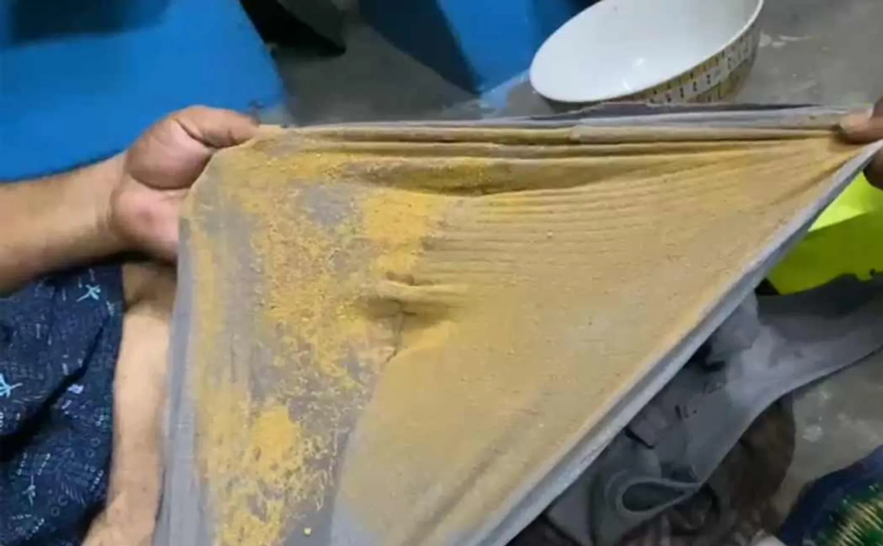 Two women smuggled gold in leggings