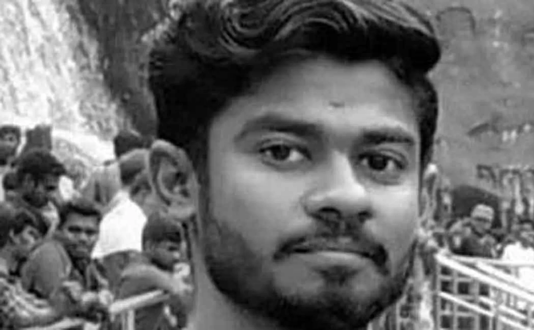 The son hanged himself in grief of losing his mother
