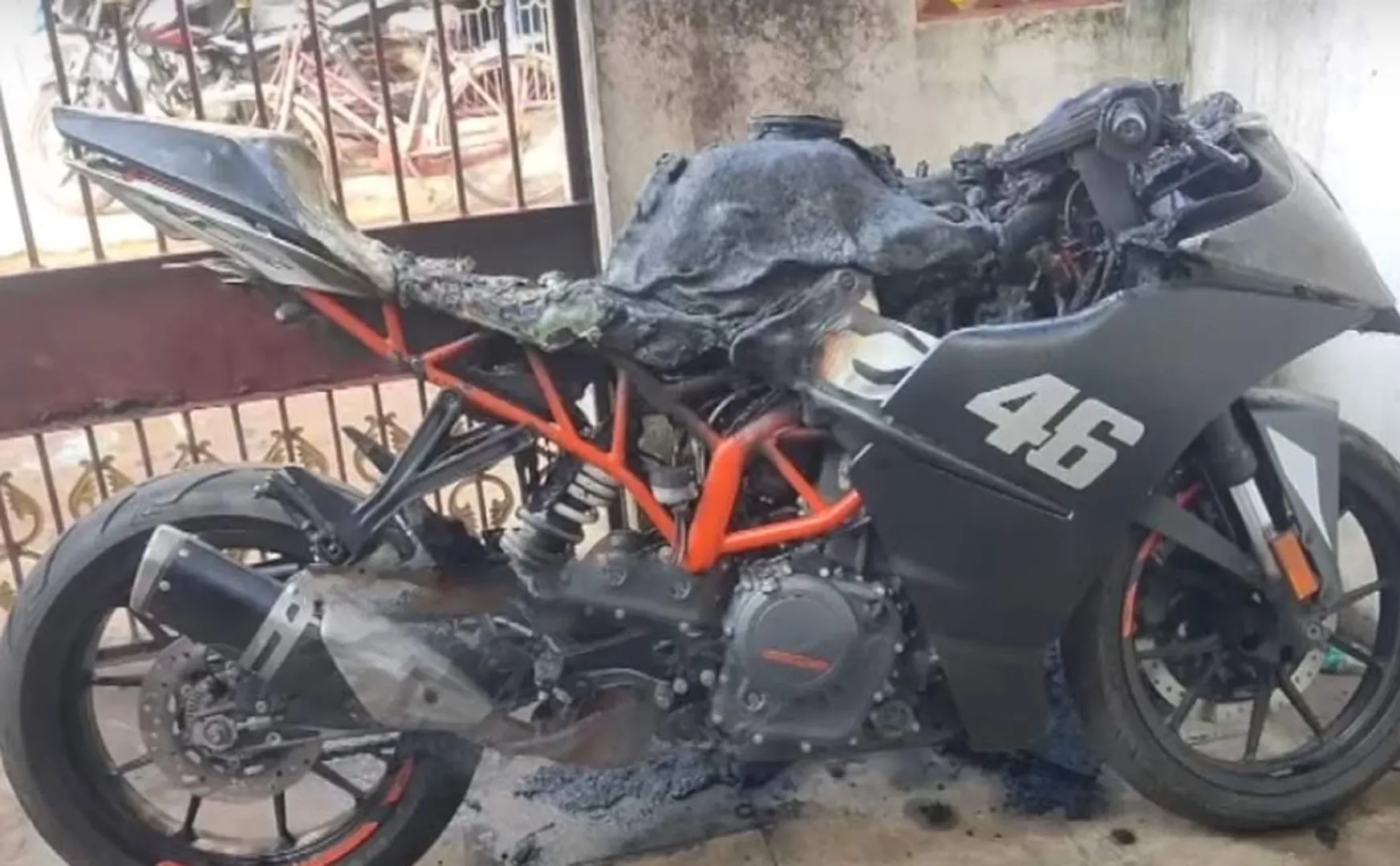 youth set the vehicle on fire 