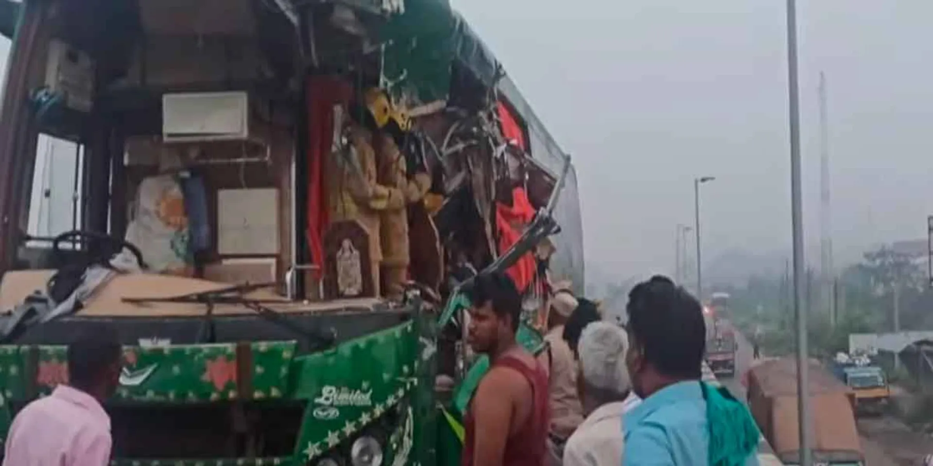  luxury bus truck incident in near thiruvallur 