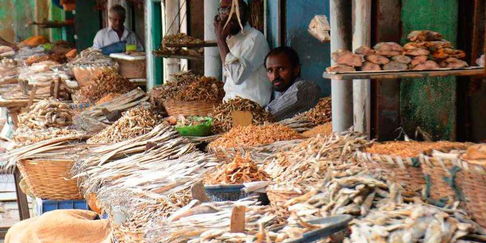 Karamanikuppam Karuvattu market started; Dealers are disappointed