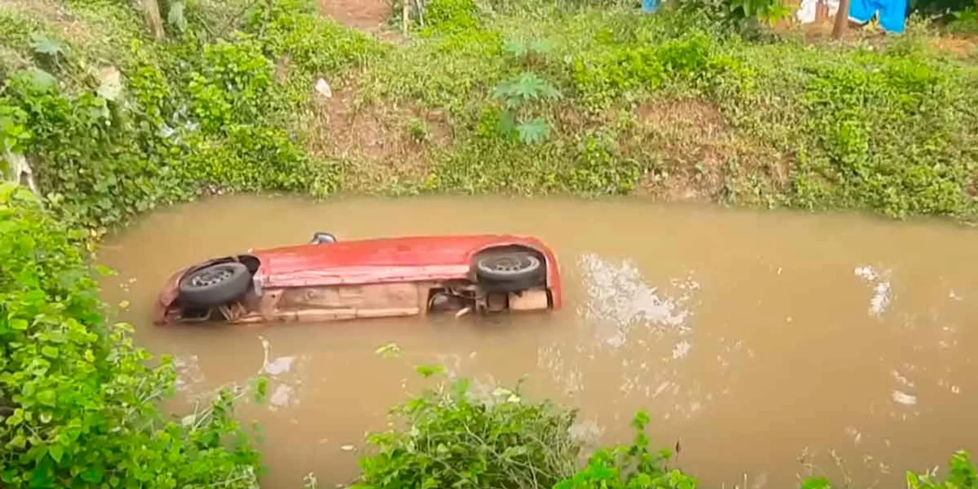 A car returning from the temple of Emadharman overturned in the stream