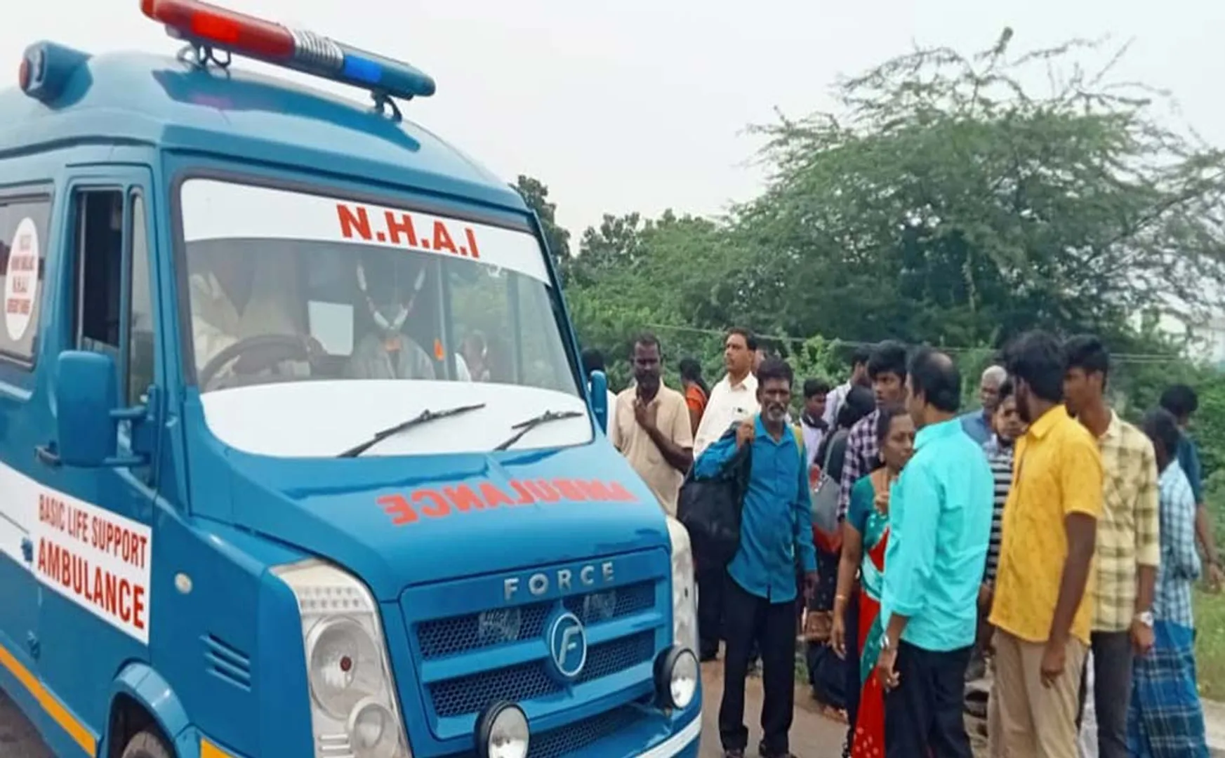 trichy college bus accident 40 passengers escaped