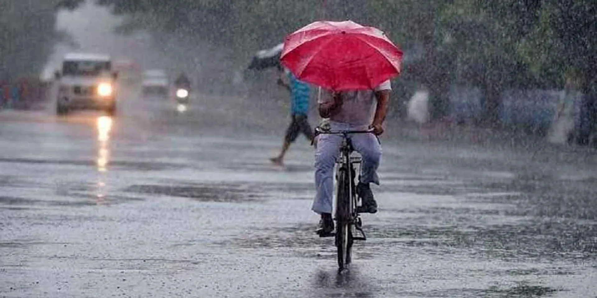 'Lewa for Cyclone... Get the bicycle ready for school tomorrow'- District Collector who splashed the student