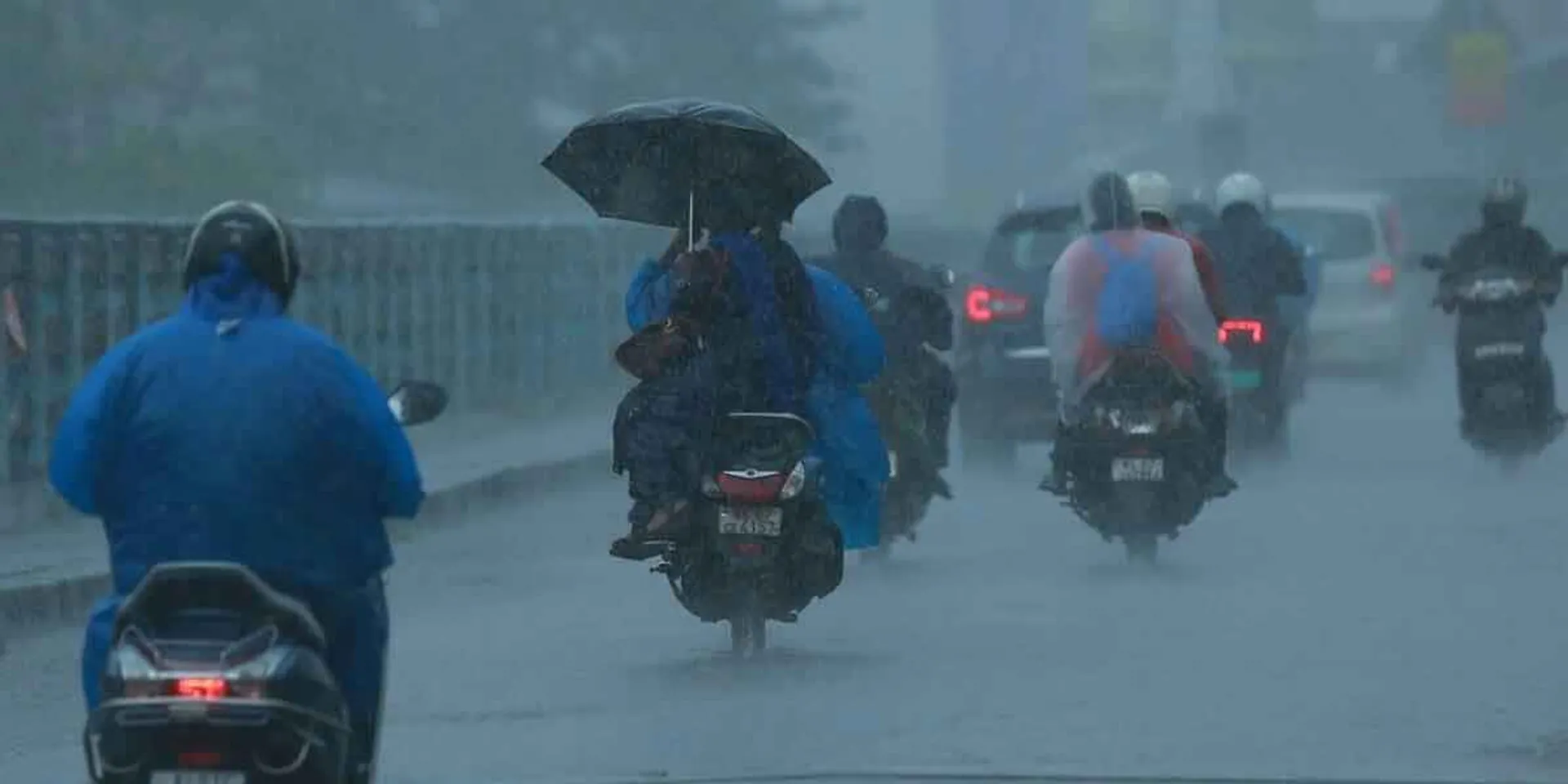 Heavy rains in 6 districts; ground wind blowing at 40 kmph-Meteorological Center Information