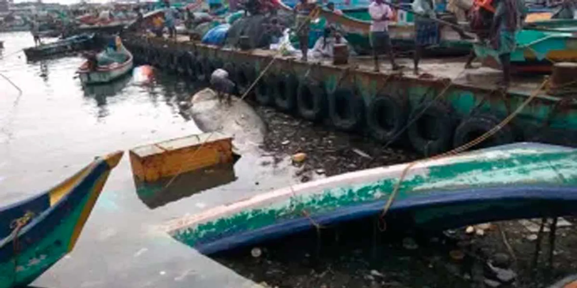 150 boats damaged in kasimedu; Fishermen suffer