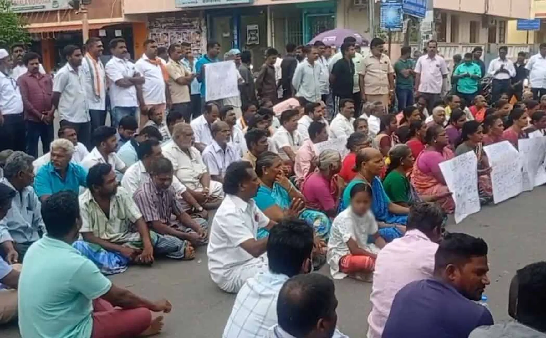 Puducherry People struggle against establishment new liquor gambling residential area
