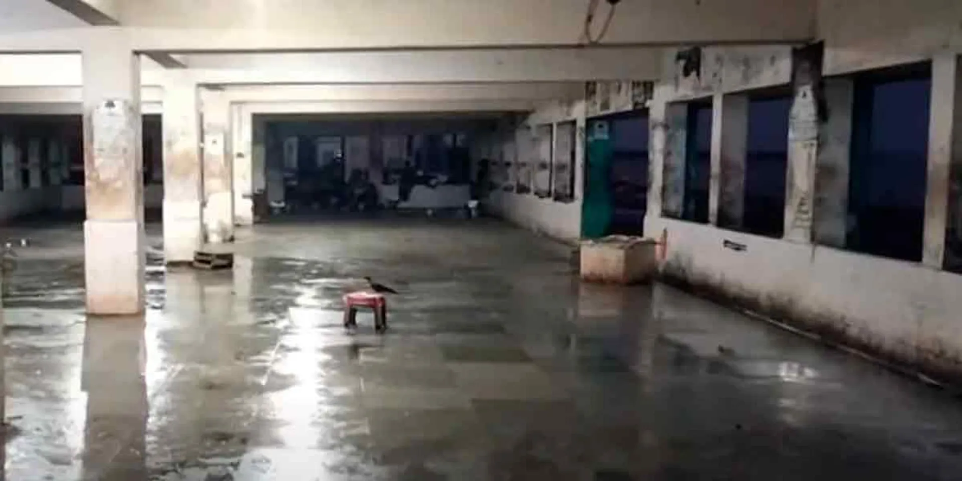 Deserted Fish Market- Fishermen of the fruit forest who have not gone to the sea for 6 days