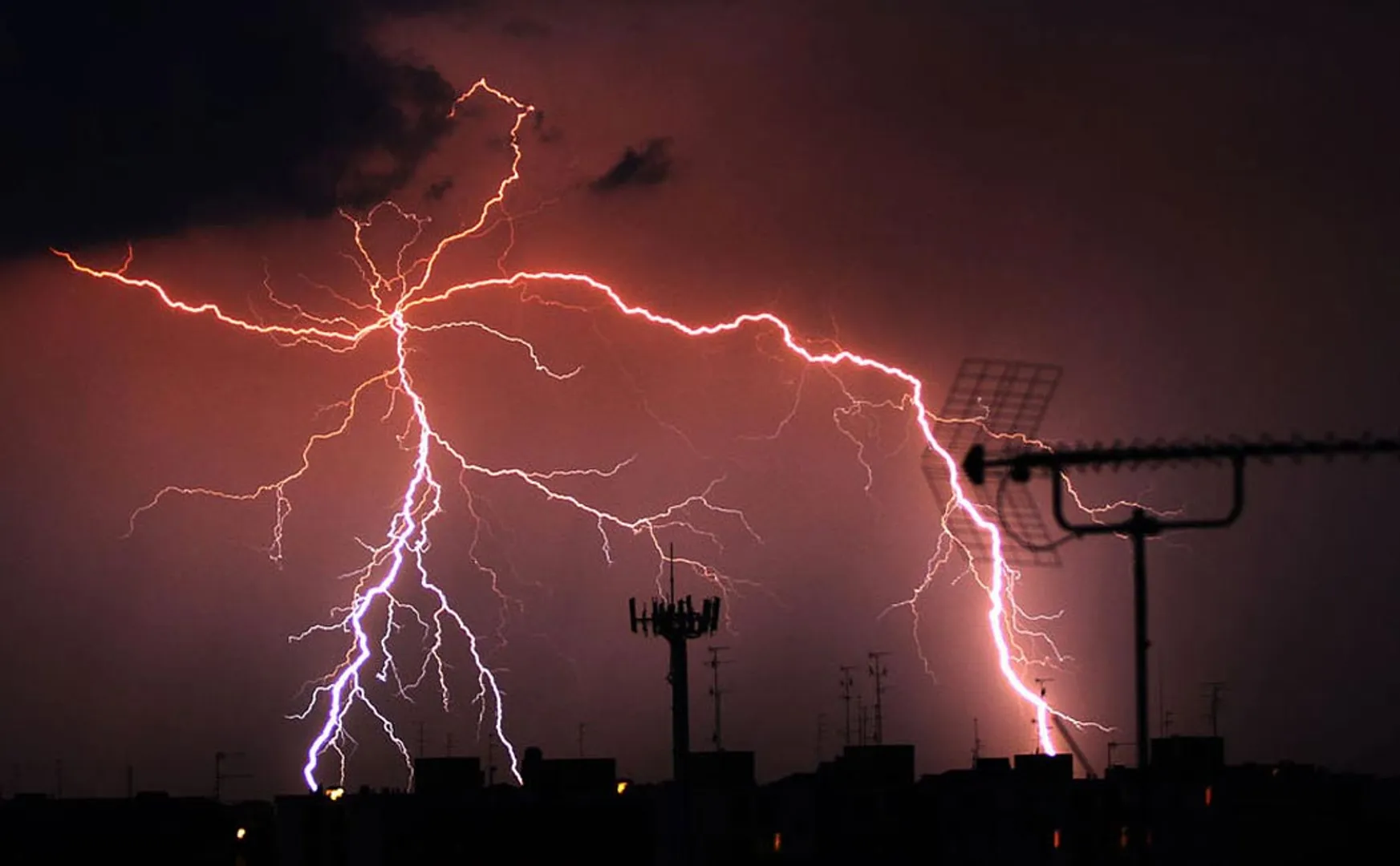 3 women passed away in lightning strike