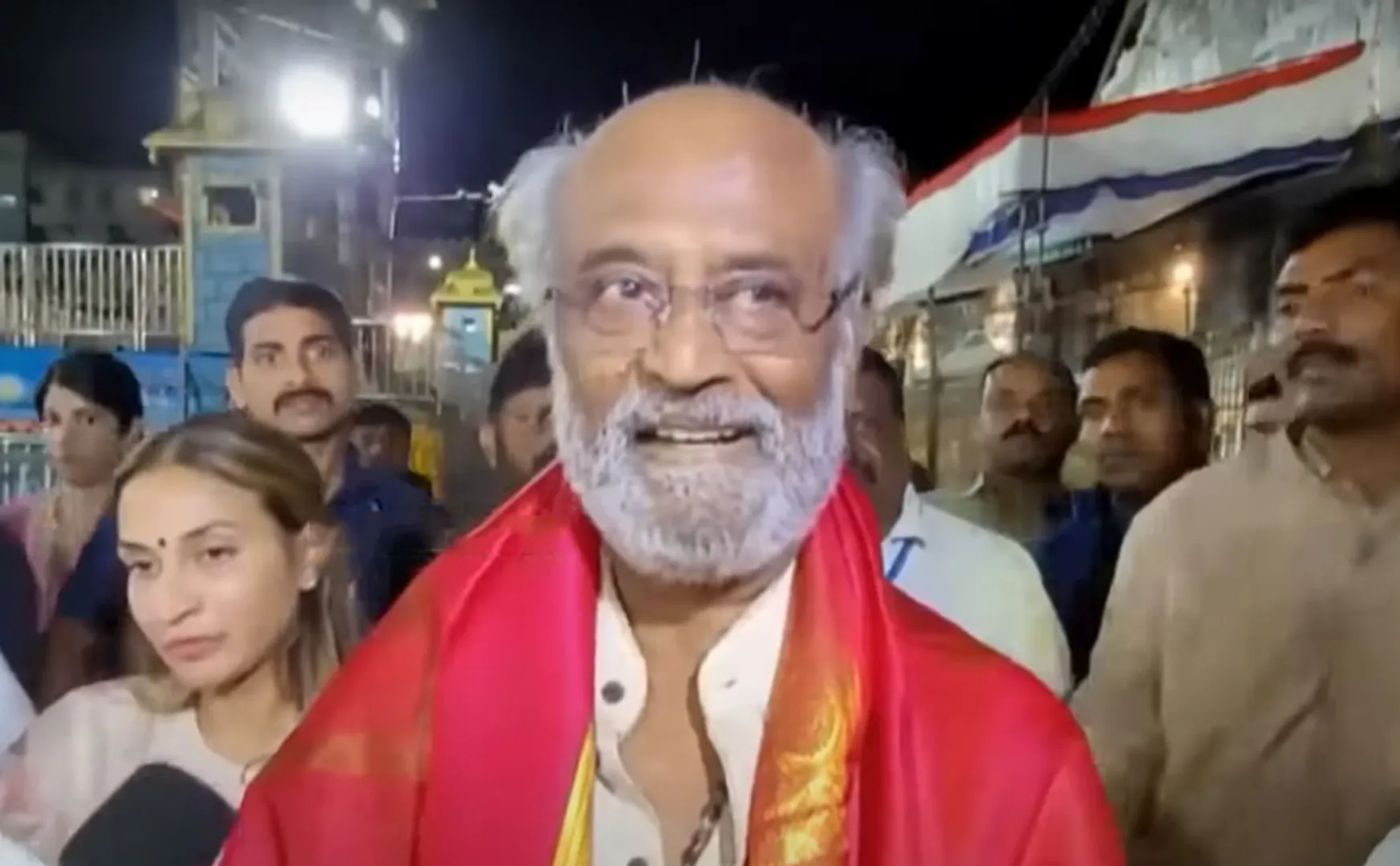rajinikanth aishwarya rajinikantha visit Tirupati temple 