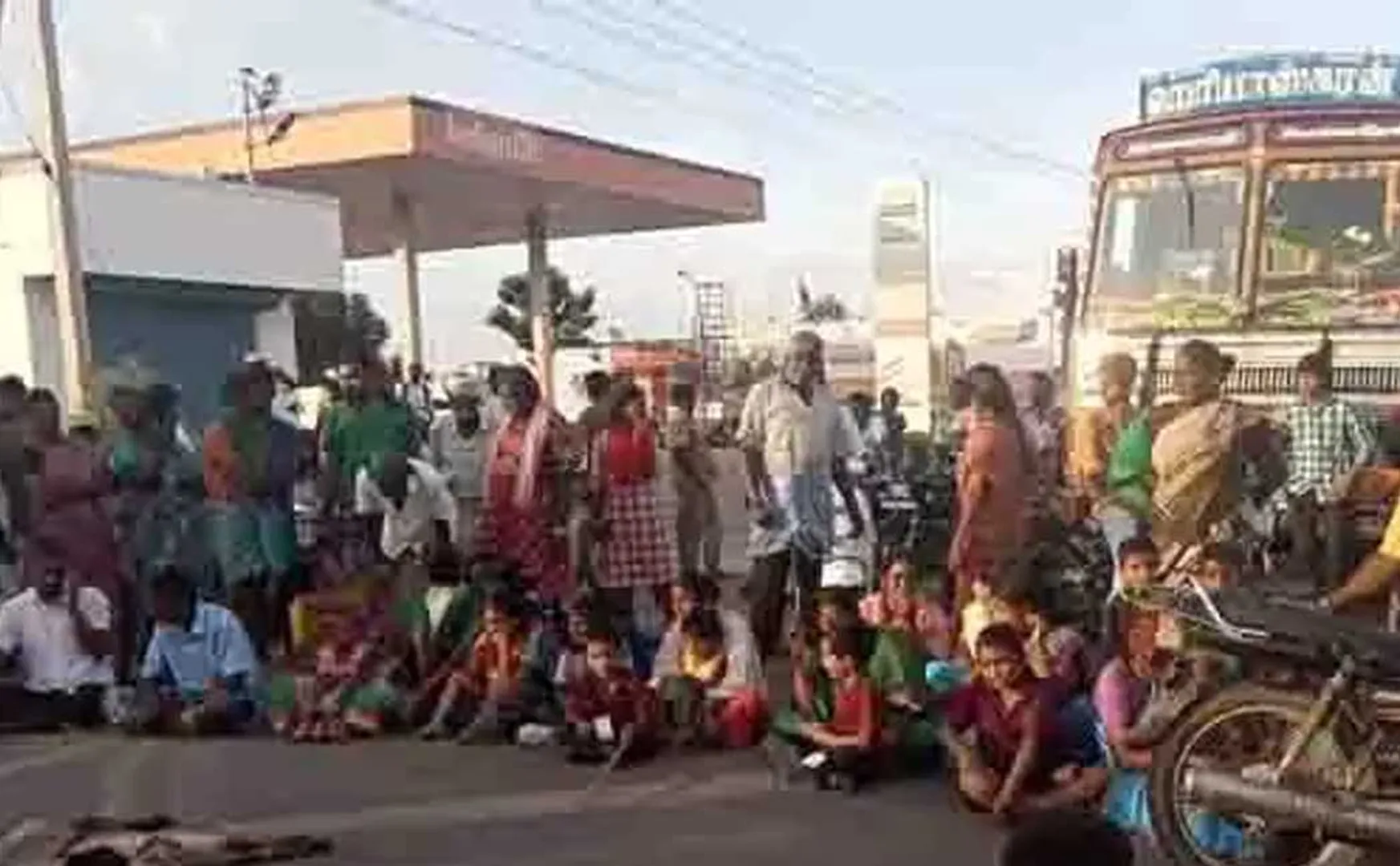 People blocked the road due to rabid dog infestation