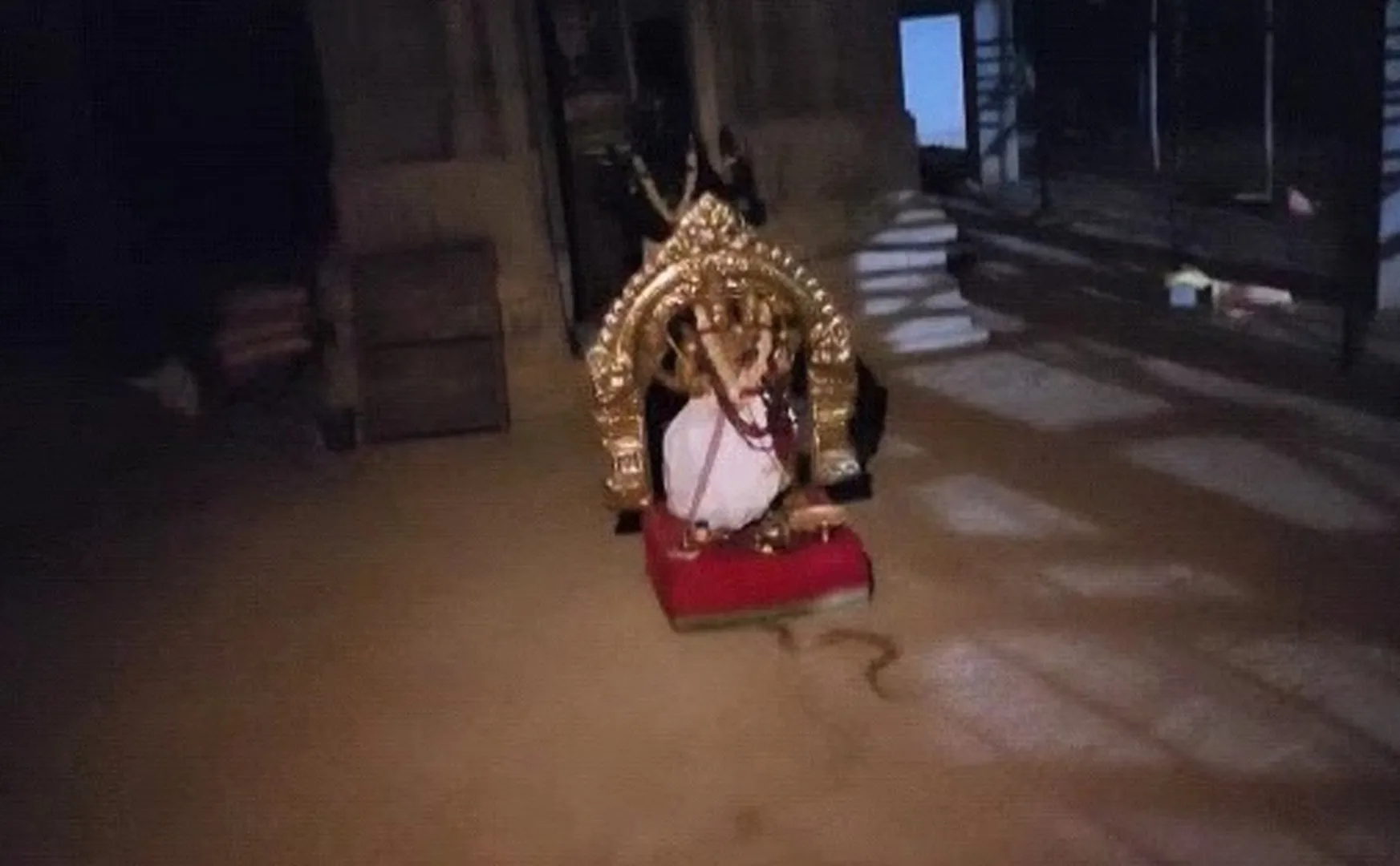 snake worshipped Lord Shiva entering the Bhairava temple